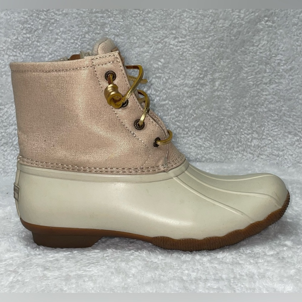 Womens size 8 Waterproof Rubber Boots